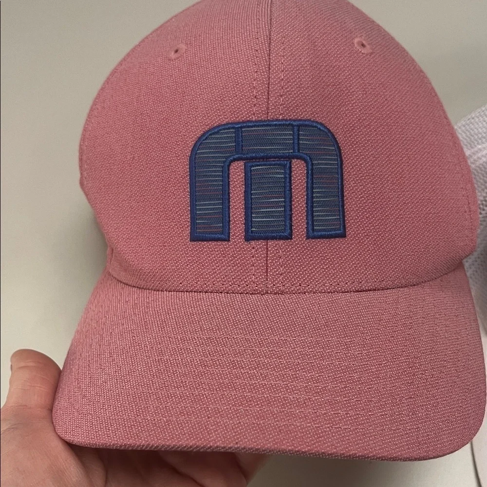 Travis Mathew Pink & White Men’s Fitted ball Caps size L / XL